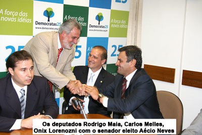 Democratas convoca convenção extraordinária; Aécio Neves é recebido por lideranças do Partido
