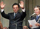 Muito aplaudido, Aécio Neves é homenageado em discurso de Anastasia