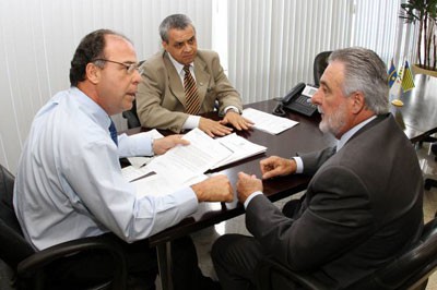Secretário de Transportes e Obras de Minas Gerais oficializa solicitação de recursos ao Ministério da Integração Nacional