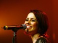 Eu também sou fã", diz Sandy durante show em SP